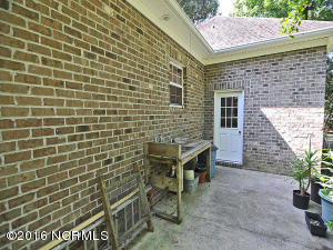 602 Hughes Rd, Hampstead, NC 28443 photo 4