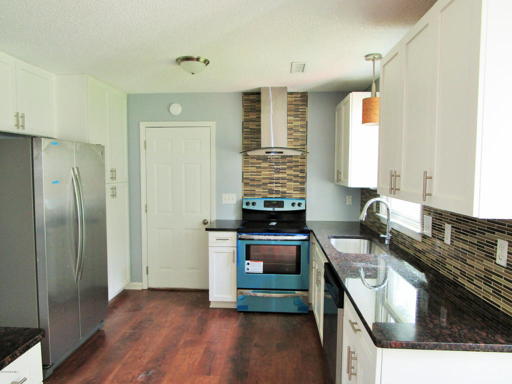 118 E Ivybridge Dr, Hubert, NC 28539 photo 9