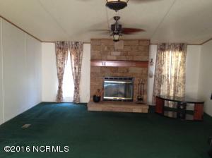 206 Meadow Ln E, Hubert, NC 28539 photo 4