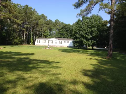 206 Meadow Ln E, Hubert, NC 28539 photo 1
