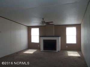 301 Michael Ct, Ayden, NC 28513 photo 2