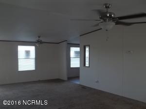 301 Michael Ct, Ayden, NC 28513 photo 3