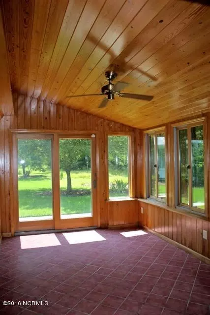 98 Red Bird Ln, Hampstead, NC 28443 photo 17