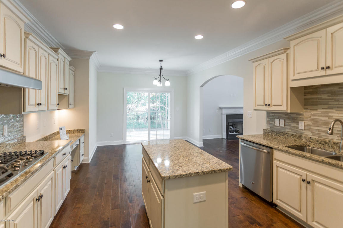 204 Iris Way, Hampstead, NC 28443 photo 9
