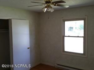 4502 Johnson Cir, Ayden, NC 28513 photo 9