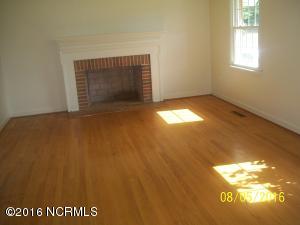209 Hanover St, Williamston, NC 27892 photo 3