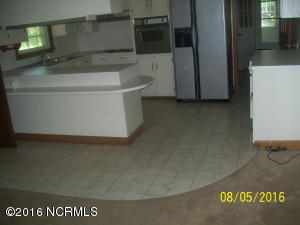 209 Hanover St, Williamston, NC 27892 photo 4
