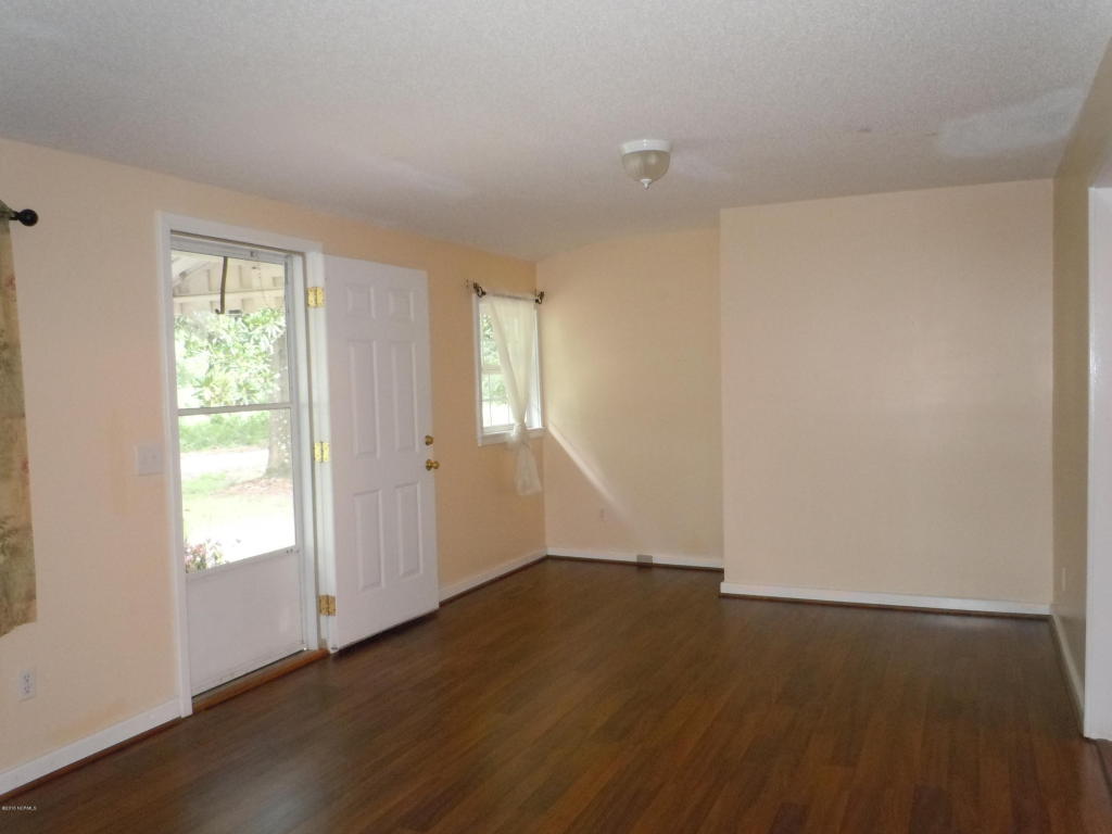 91 Enzor St, Fair Bluff, NC 28439 photo 3
