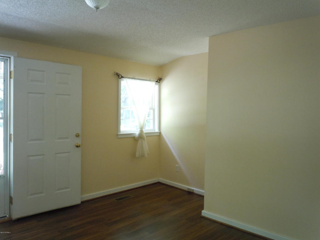 91 Enzor St, Fair Bluff, NC 28439 photo 5