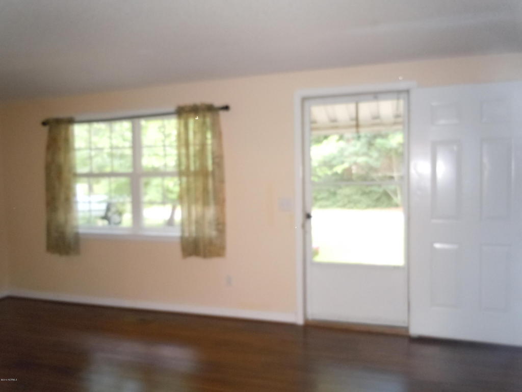 91 Enzor St, Fair Bluff, NC 28439 photo 6