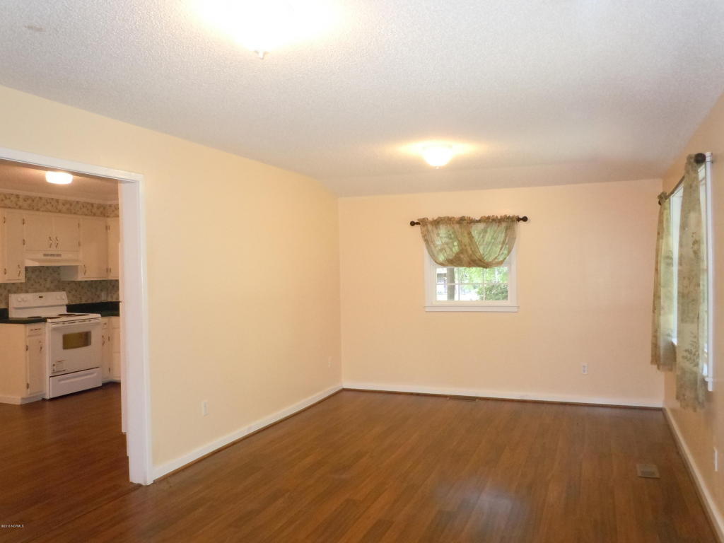 91 Enzor St, Fair Bluff, NC 28439 photo 9