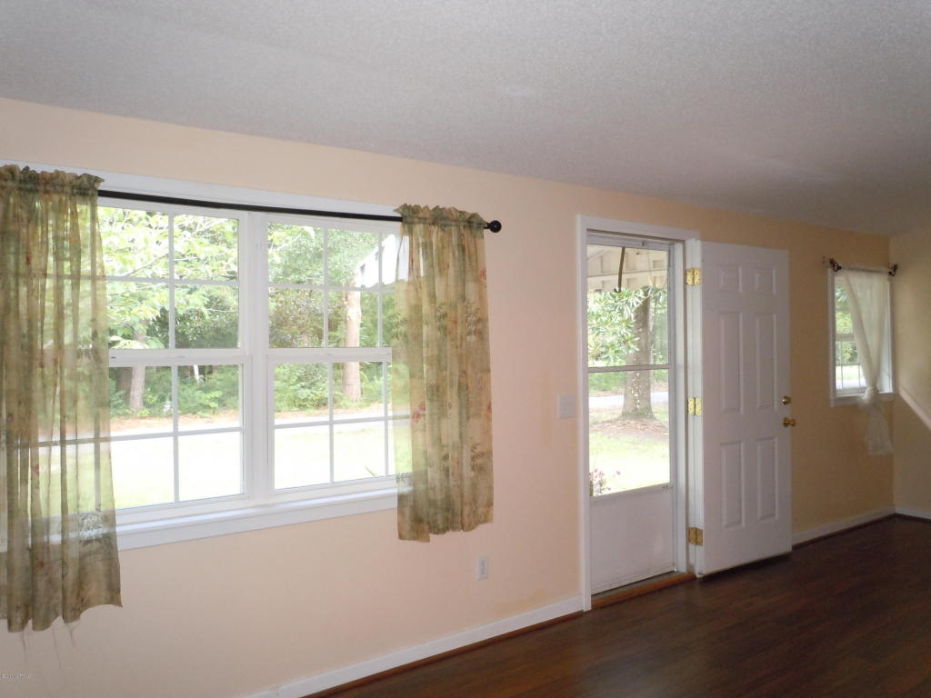 91 Enzor St, Fair Bluff, NC 28439 photo 4