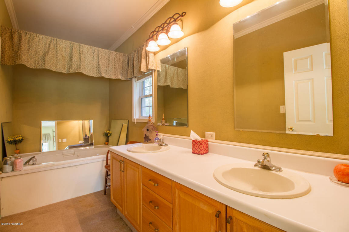 244 Racoon Hollow Rd, Atkinson, NC 28421 photo 17