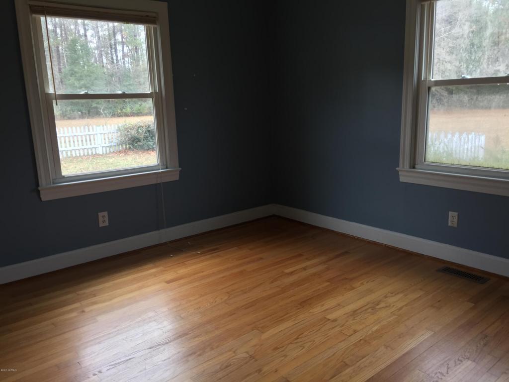 215 N Sunset St, Atkinson, NC 28421 photo 9