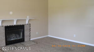 407 E Volant St, Hubert, NC 28539 photo 3