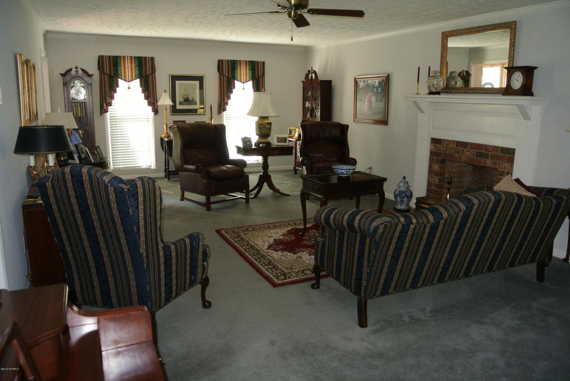 203 E Arrowhead Dr, Clinton, NC 28328 photo 11