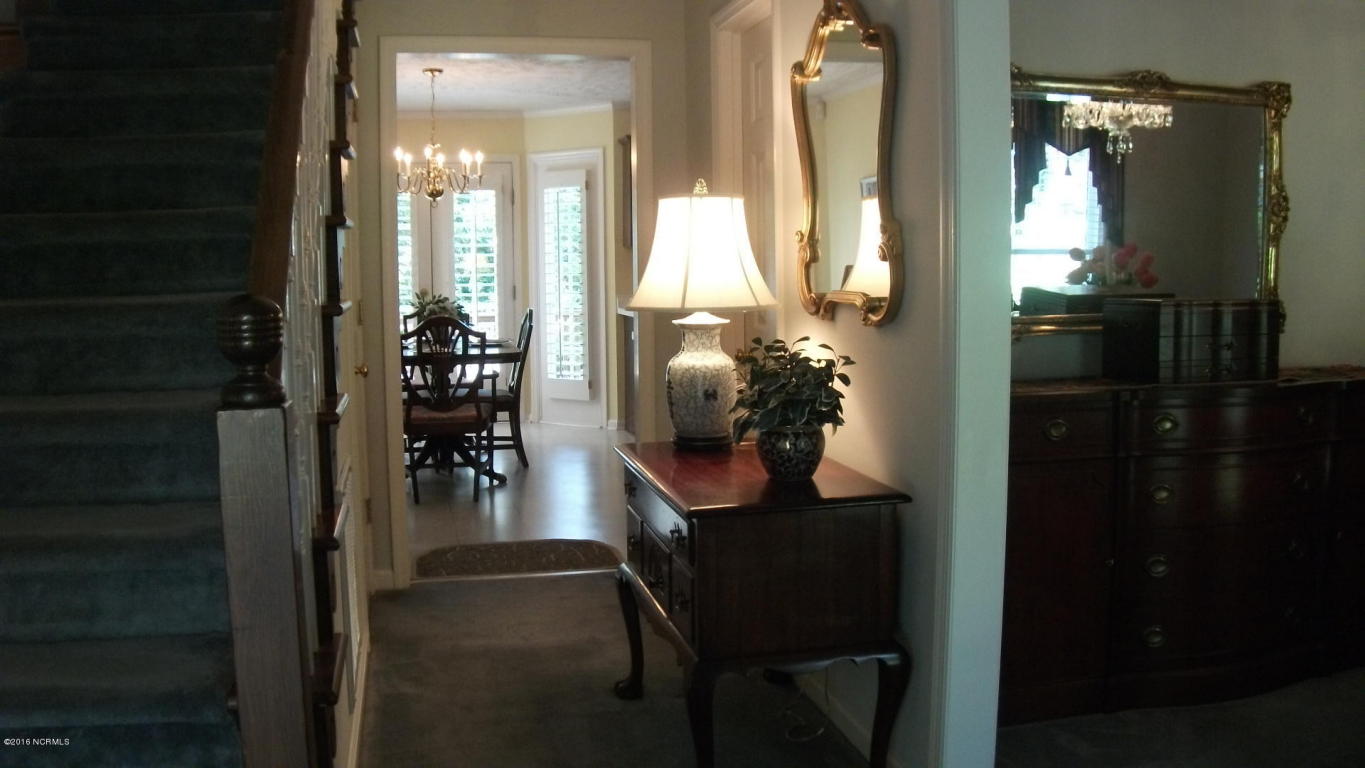 203 E Arrowhead Dr, Clinton, NC 28328 photo 9