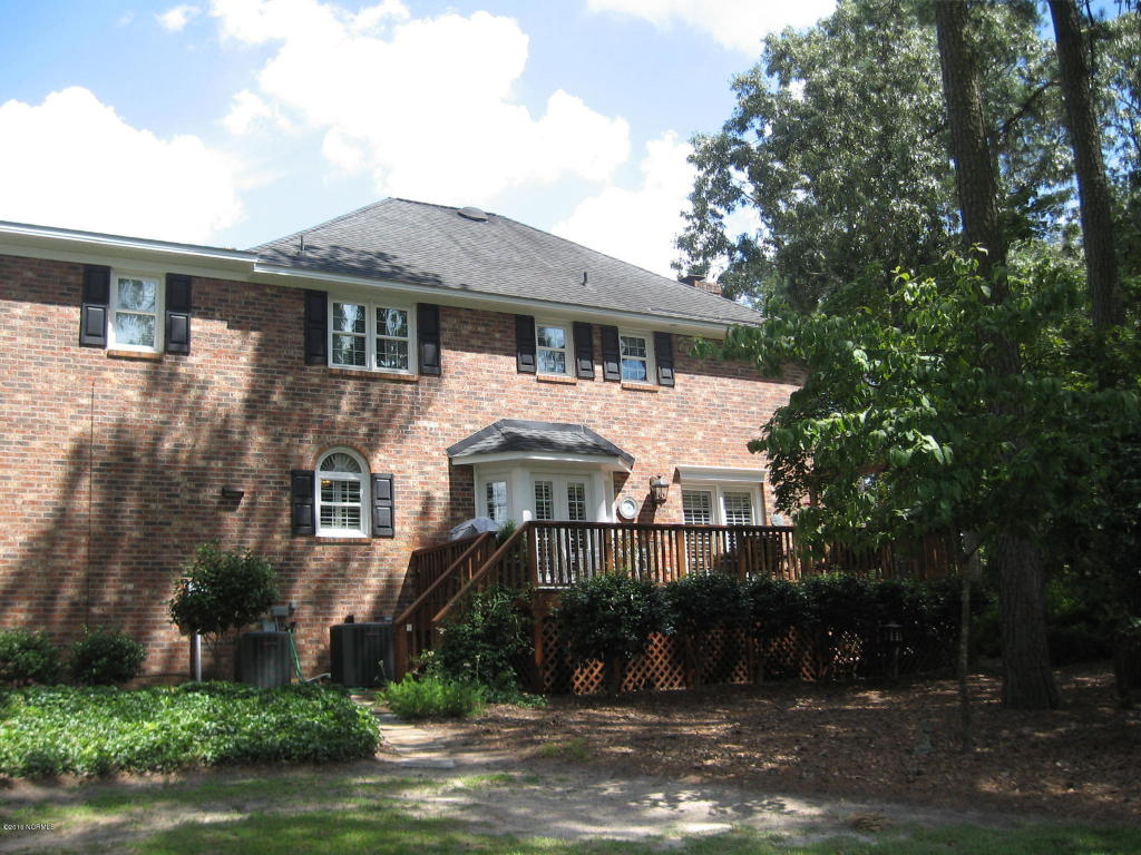 203 E Arrowhead Dr, Clinton, NC 28328 photo 4