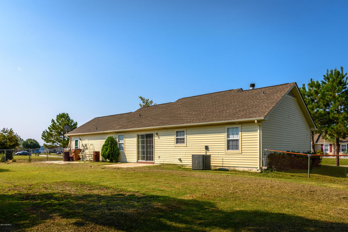 304 Foxridge Ln, Hubert, NC 28539 photo 7