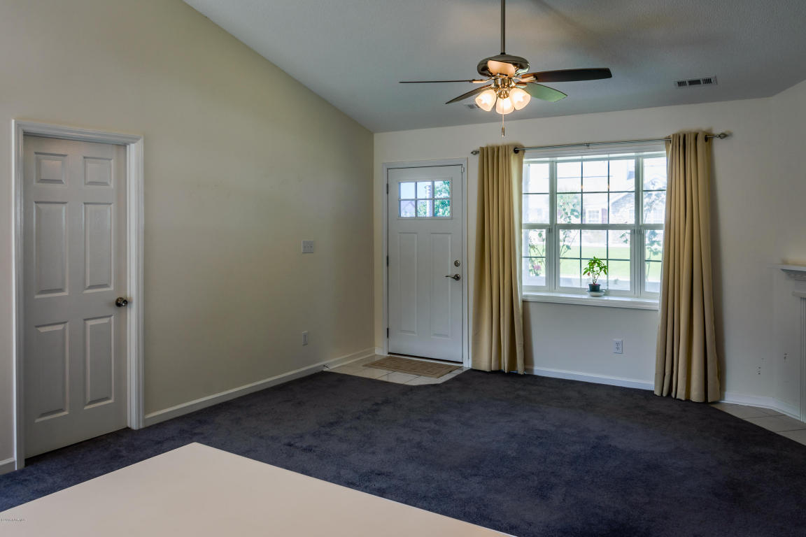 304 Foxridge Ln, Hubert, NC 28539 photo 9