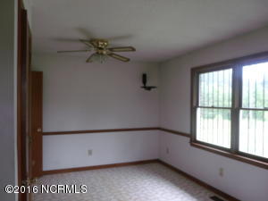 8959 Point Caswell Rd, Atkinson, NC 28421 photo 7