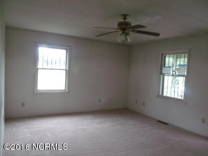 8959 Point Caswell Rd, Atkinson, NC 28421 photo 5
