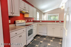 123 Red Bird Ln, Hampstead, NC 28443 photo 8