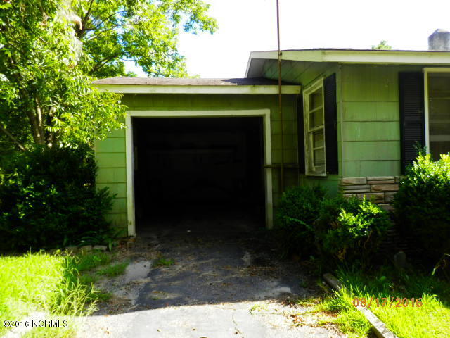205 W 3rd Ave, Chadbourn, NC 28431 photo 5