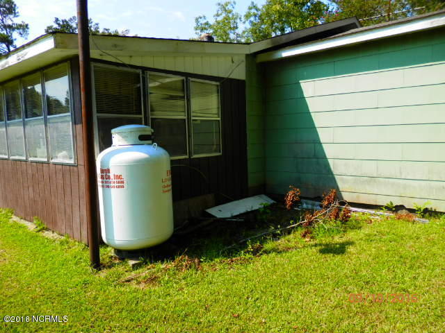205 W 3rd Ave, Chadbourn, NC 28431 photo 9