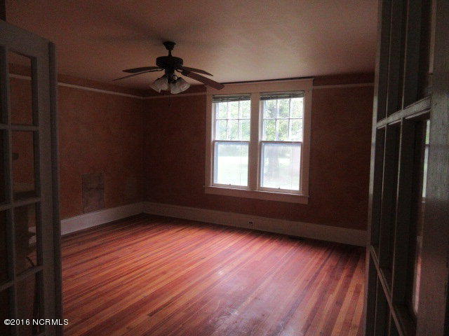 608 Elm St, Weldon, NC 27890 photo 1