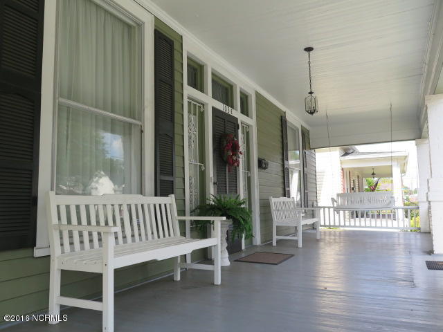 103 E Johnson St, Clinton, NC 28328 photo 5