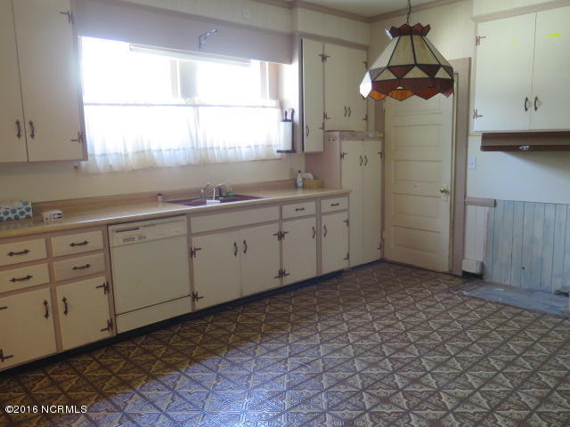 103 E Johnson St, Clinton, NC 28328 photo 15