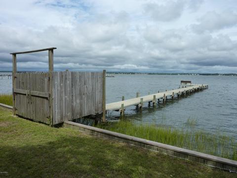 206 Forest Knoll Dr, Atlantic Beach, NC 28512 photo 1