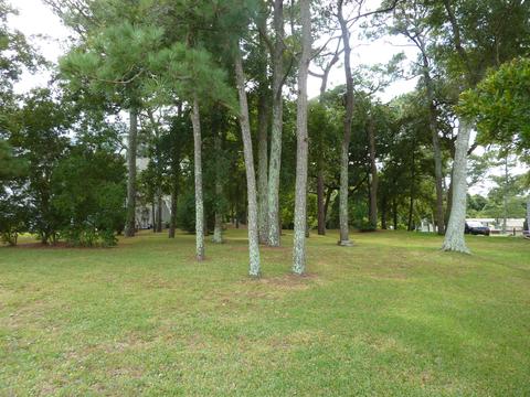 206 Forest Knoll Dr, Atlantic Beach, NC 28512 photo 2