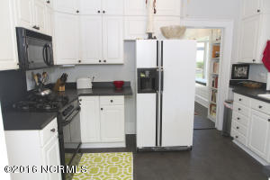 323 College Ave, Washington, NC 27889 photo 12