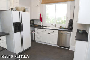 323 College Ave, Washington, NC 27889 photo 10