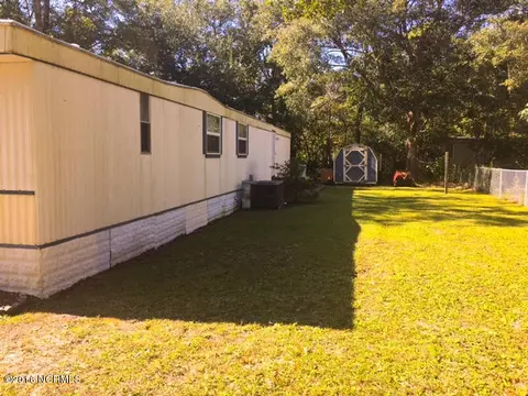 608 Bishop Ct, Hampstead, NC 28443 photo 9