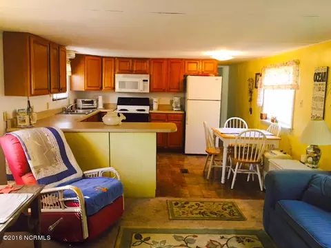 608 Bishop Ct, Hampstead, NC 28443 photo 2