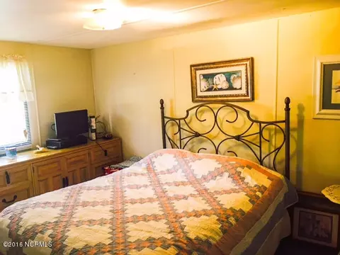 608 Bishop Ct, Hampstead, NC 28443 photo 5