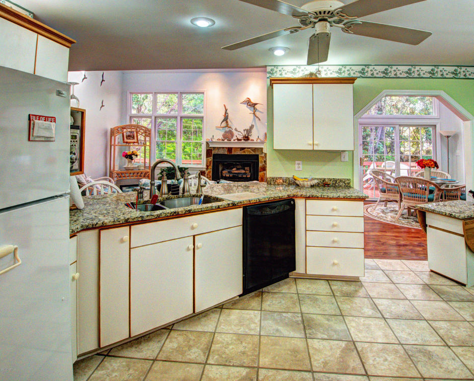 208 Windjammer E, Emerald Isle, NC 28594 photo 6