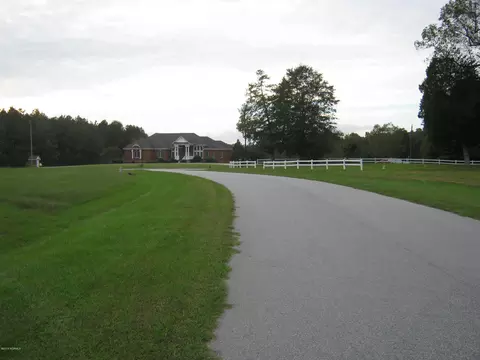 1070 Cedar Point Dr, Williamston, NC 27892 photo 13