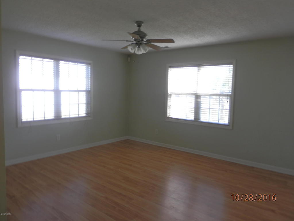 303 Mann St, Hubert, NC 28539 photo 4