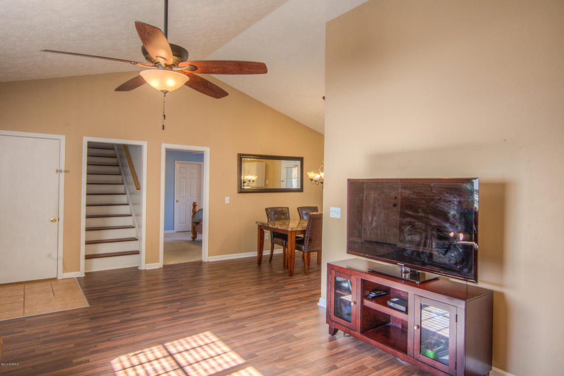 107 Post Oak Ct, Hampstead, NC 28443 photo 3
