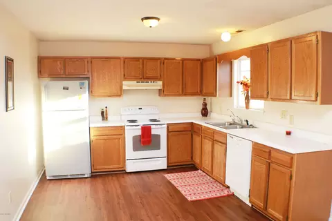 304 Eider Loop, Jacksonville, NC 28540 photo 4