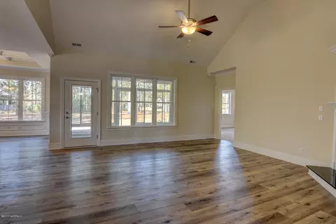 323 Crown Pointe Dr, Hampstead, NC 28443 photo 7