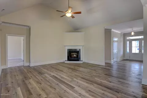 323 Crown Pointe Dr, Hampstead, NC 28443 photo 4