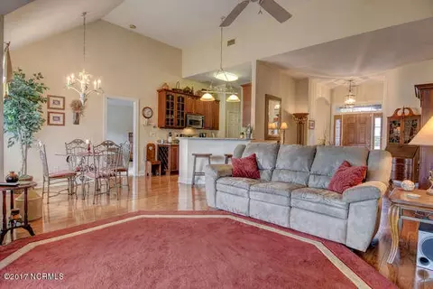 190 Castle Bay Dr, Hampstead, NC 28443 photo 6