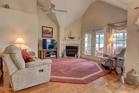 190 Castle Bay Dr, Hampstead, NC 28443 photo 4