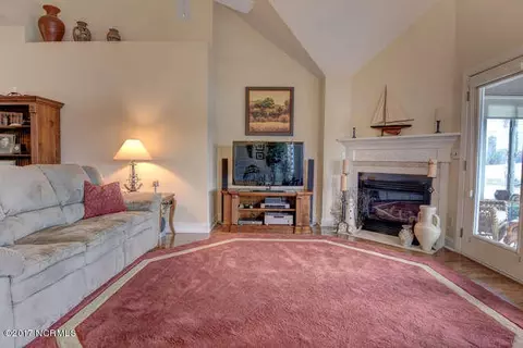 190 Castle Bay Dr, Hampstead, NC 28443 photo 5