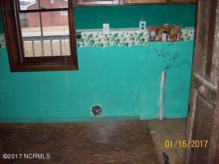 116 E Broad St, Beulaville, NC 28518 photo 5